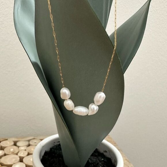 Ramla | Pearl Cluster earrings natural fresh water pearl dainty - Picture 4 of 7